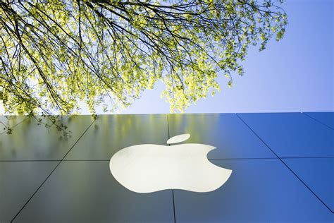 Apple reports second quarter results .